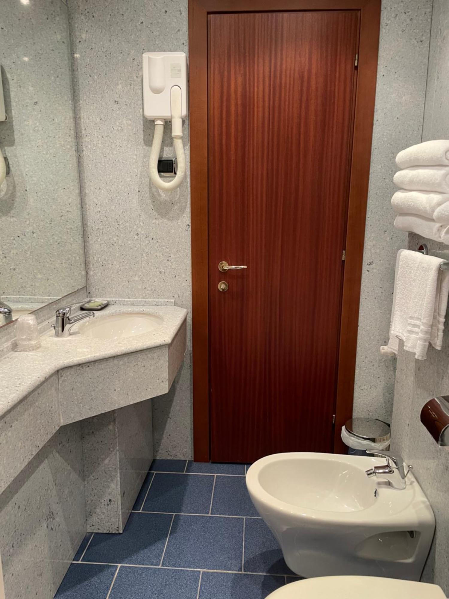 Hotel Mondial Rapallo Quarto foto