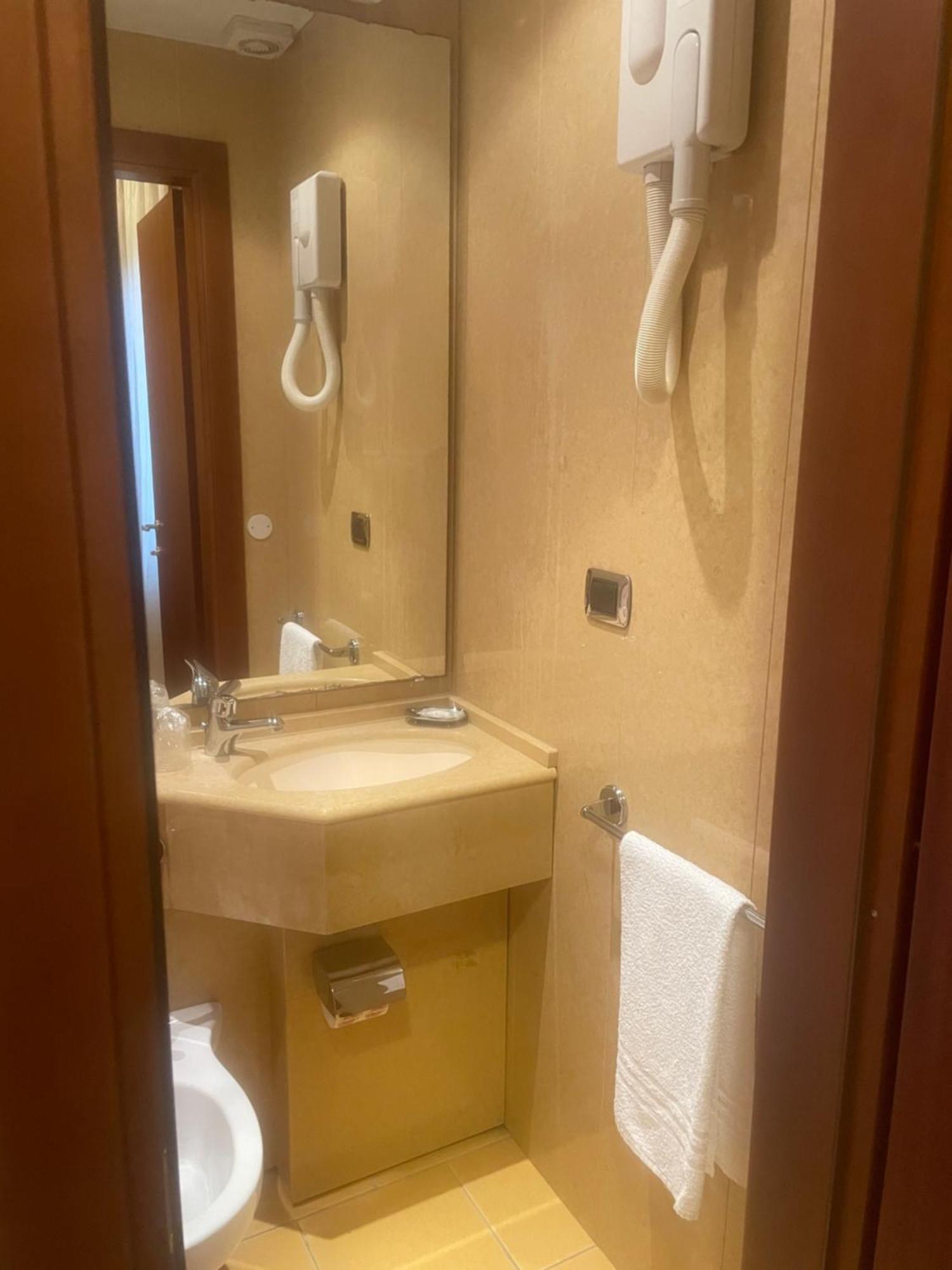 Hotel Mondial Rapallo Quarto foto