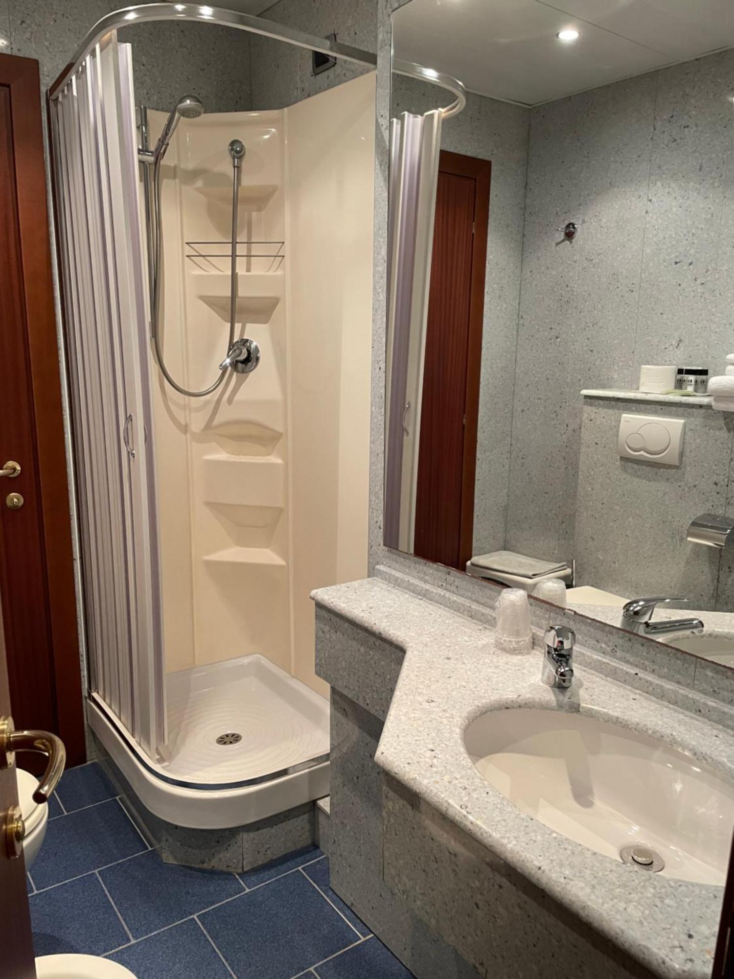 Hotel Mondial Rapallo Quarto foto