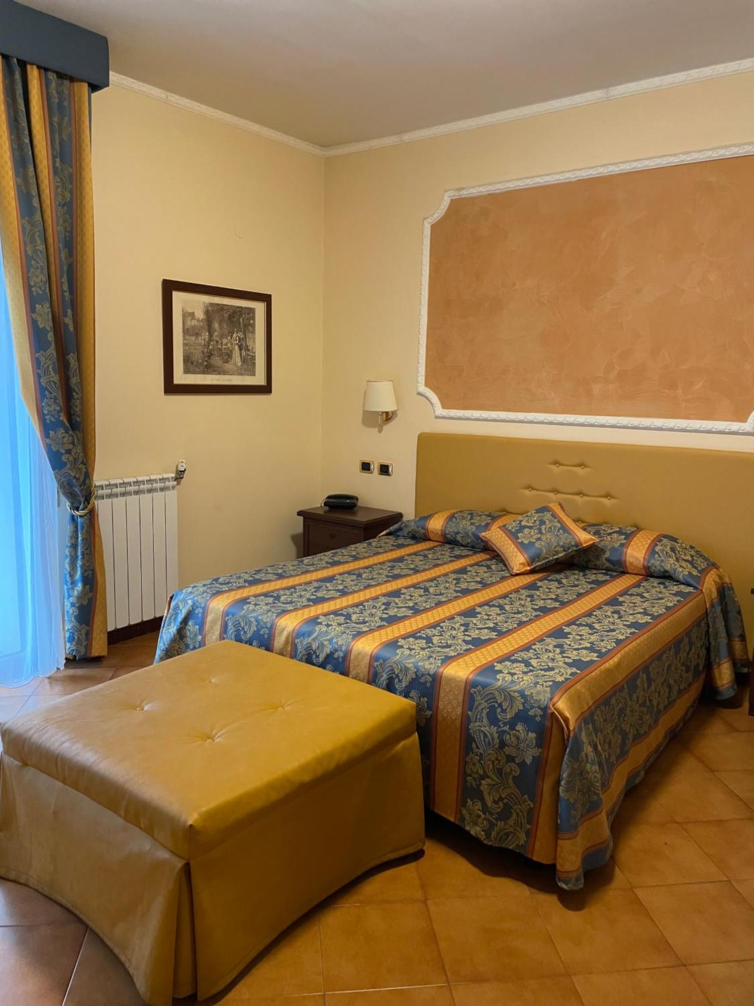 Hotel Mondial Rapallo Quarto foto