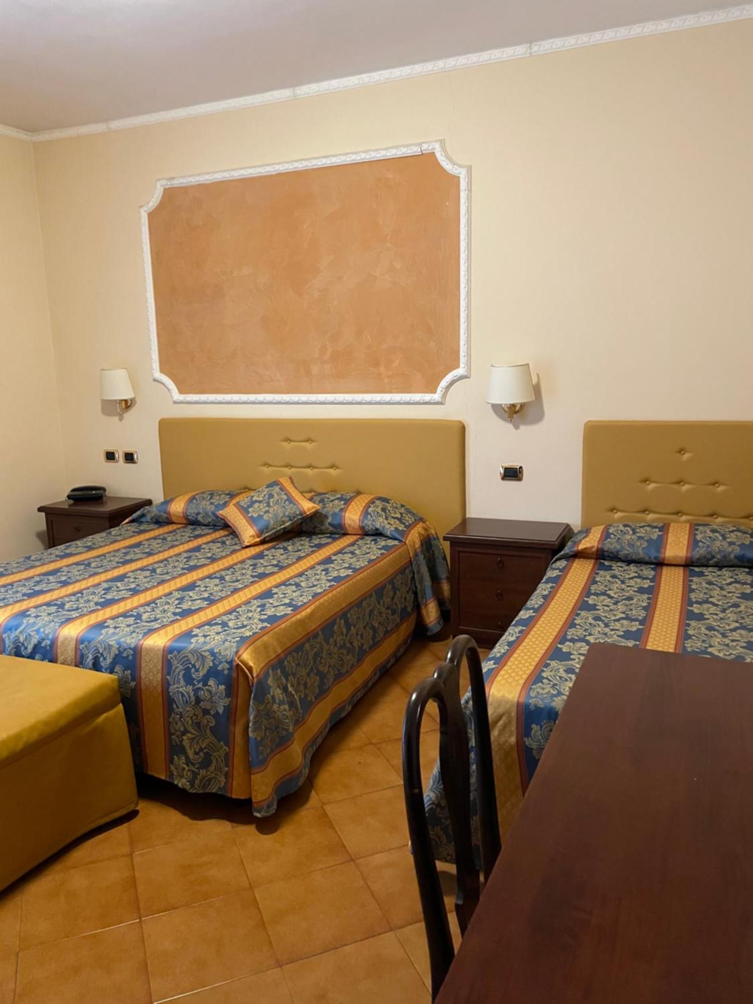 Hotel Mondial Rapallo Quarto foto