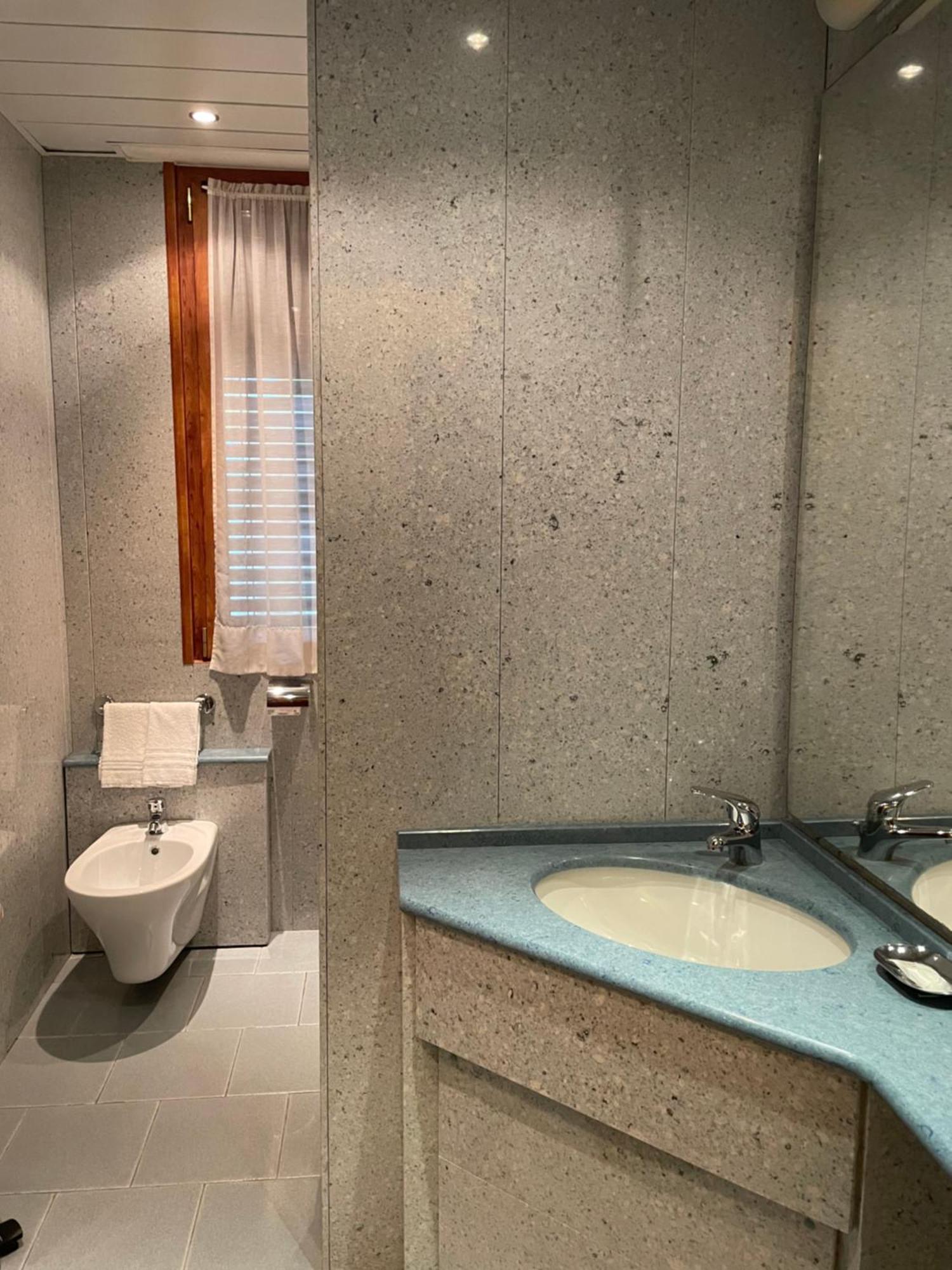 Hotel Mondial Rapallo Quarto foto