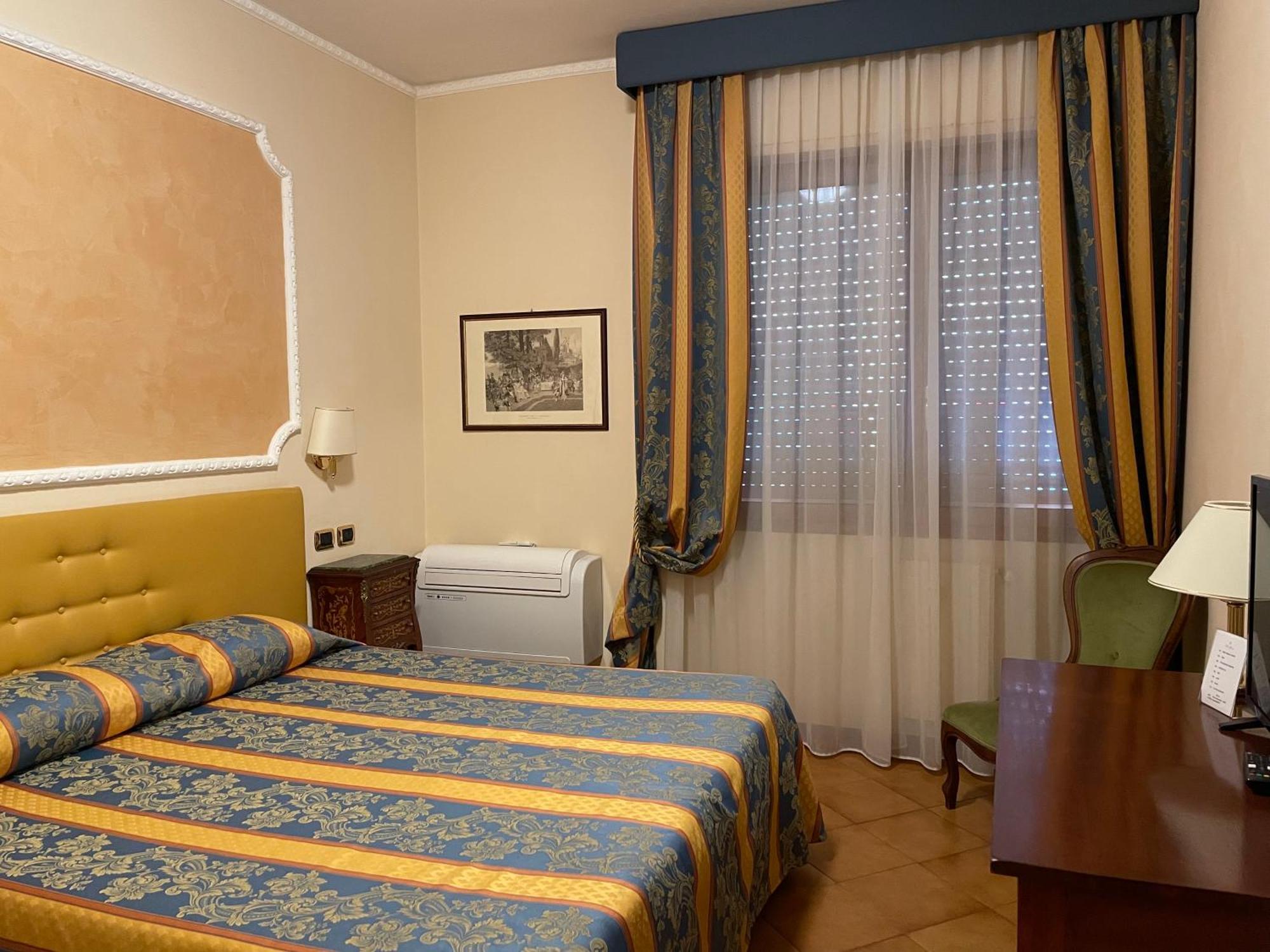 Hotel Mondial Rapallo Quarto foto