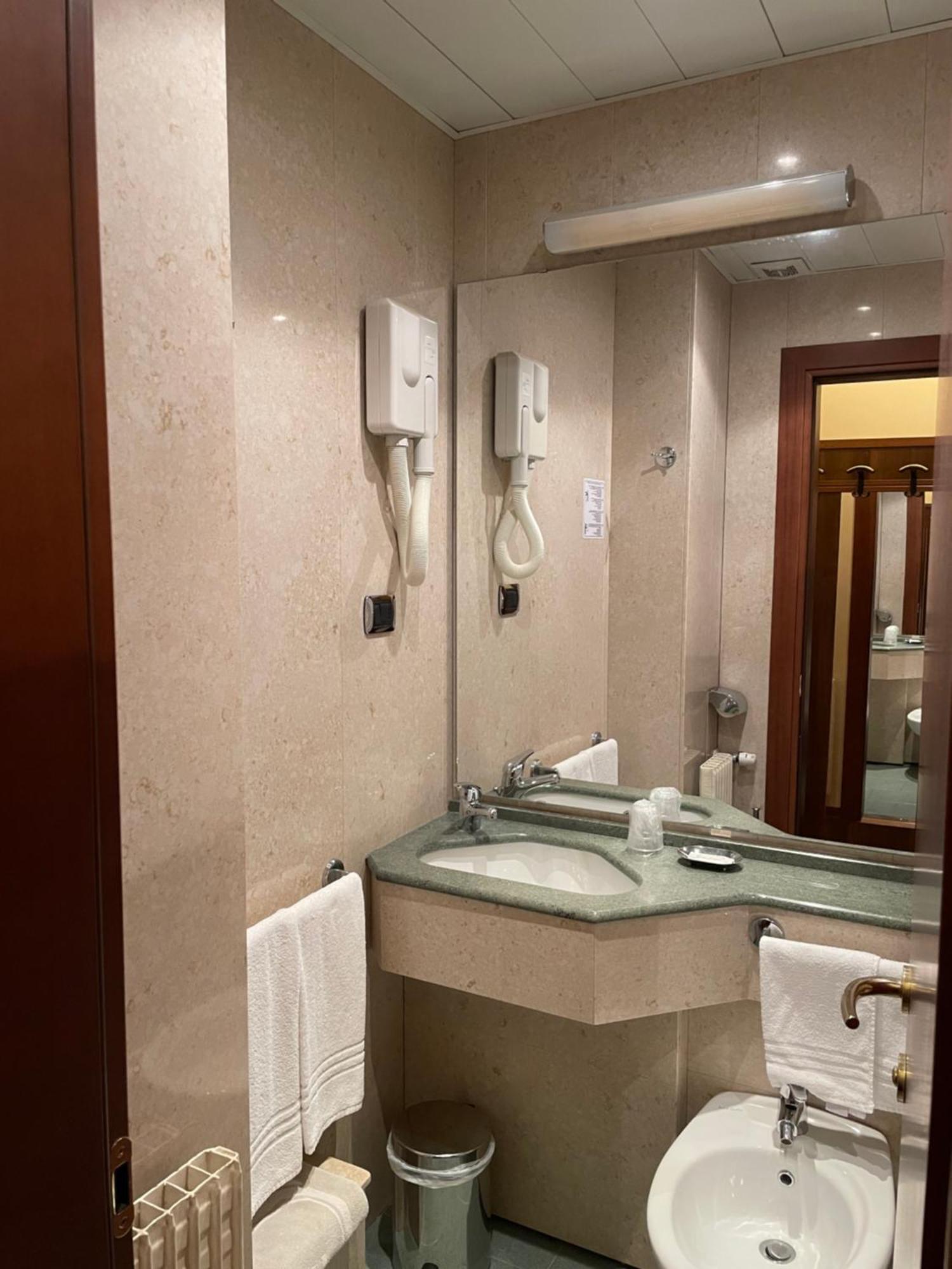 Hotel Mondial Rapallo Quarto foto